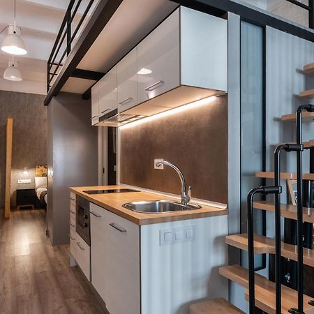 Beautiful Renovated Loft Minutes From The Beach Барселона Экстерьер фото