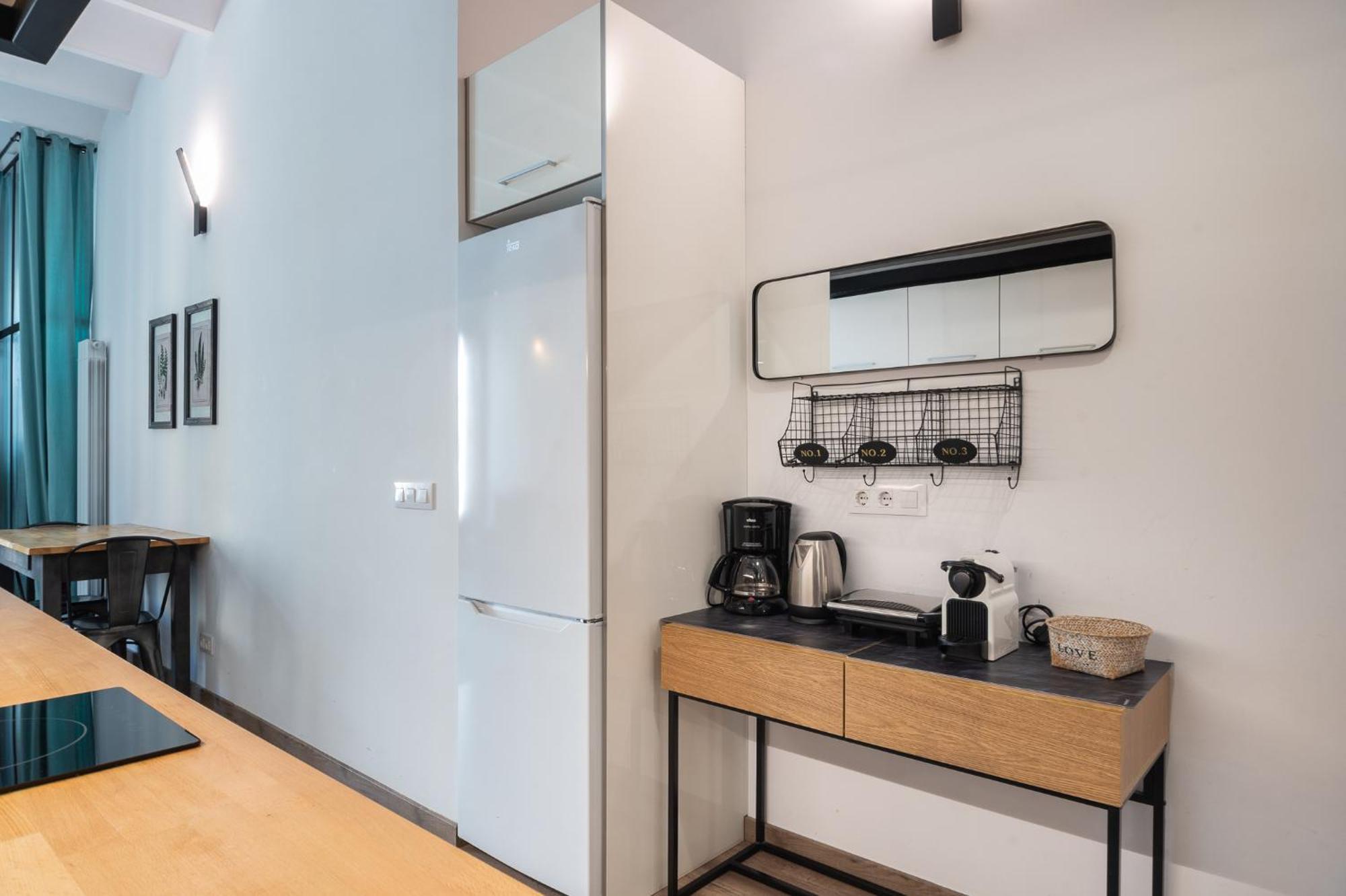 Beautiful Renovated Loft Minutes From The Beach Барселона Экстерьер фото